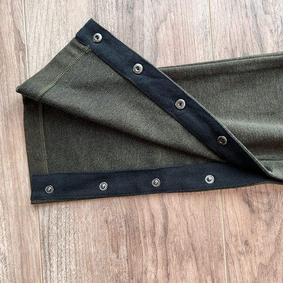 BCBGmaxazria green leggings with black waistband buttons up side ankle hem large - Picture 3 of 7